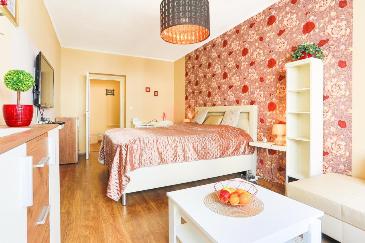 Apartment Carla Κάρλοβι Βάρι Εξωτερικό φωτογραφία
